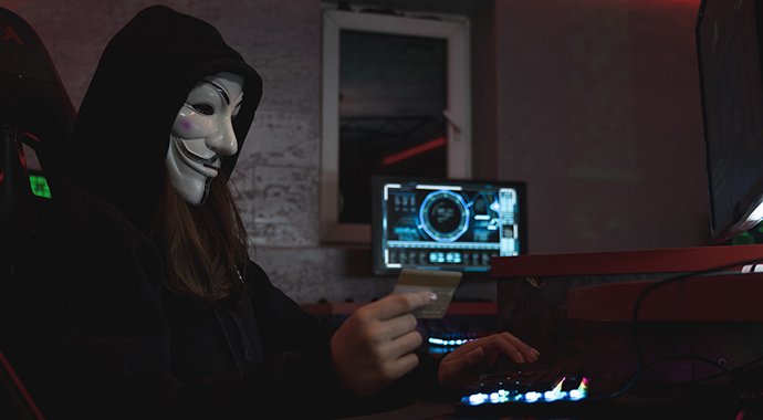 بث مباشر من داخل سجن صيدنايا لبيعها على الديب ويب